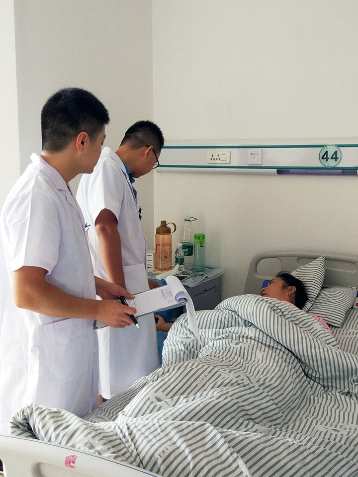 平江县第一人民医院启动临床药师查房，为安全合理用药保驾护航