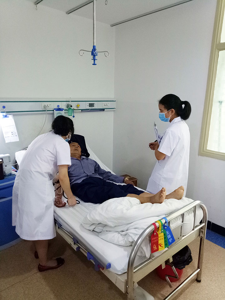 平江县第一人民医院启动临床药师查房，为安全合理用药保驾护航